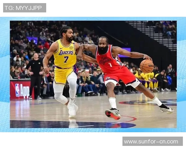 湖人快船对决再掀波澜球员冲突引发赛场打斗风波